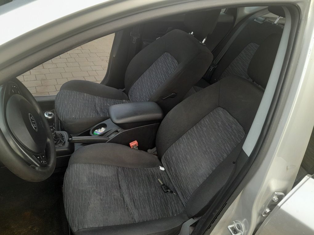 Siedzenia przednie, kanapa tył Kia Ceed kombi 2007r