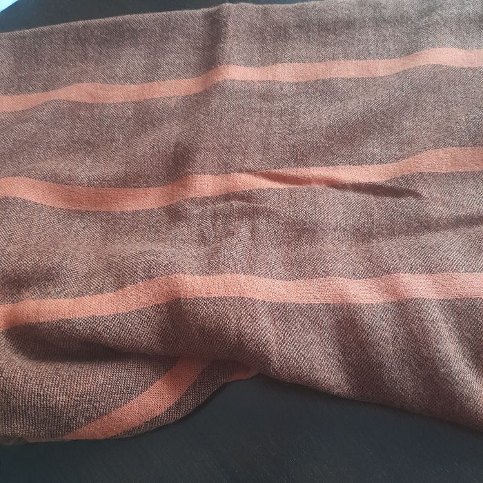 Miękki  brazowo-rudawy komin