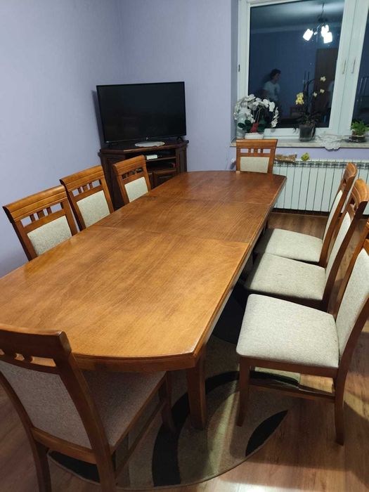 Stół do jadalni salonu