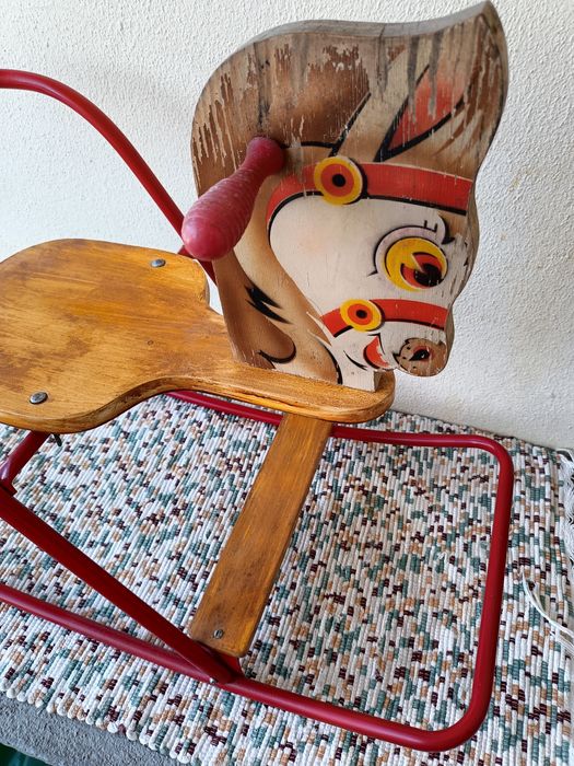 Cavalinho baloiço muito antigo