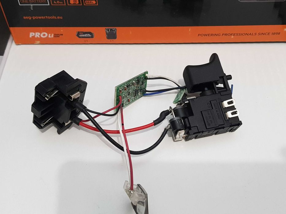 Wylacznik wlącznik do AEG BS-18C2LI wkrętarka wiertarka 18v nowy