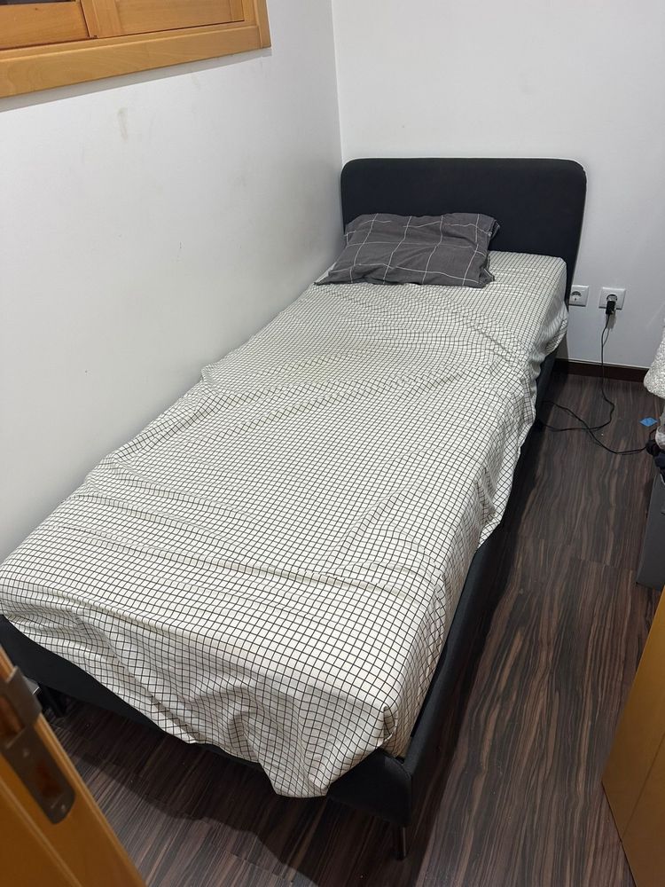 Cama de solteiro como nova com couchao