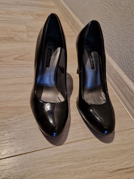 Czarne szpilki lakierowane Jenny Fairy rozmiar 38