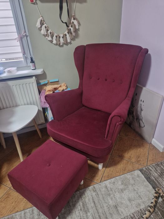 Fotel uszak z podnóżkiem różowy ciemny róż