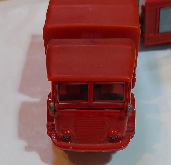 Duas miniaturas Solido de bombeiros