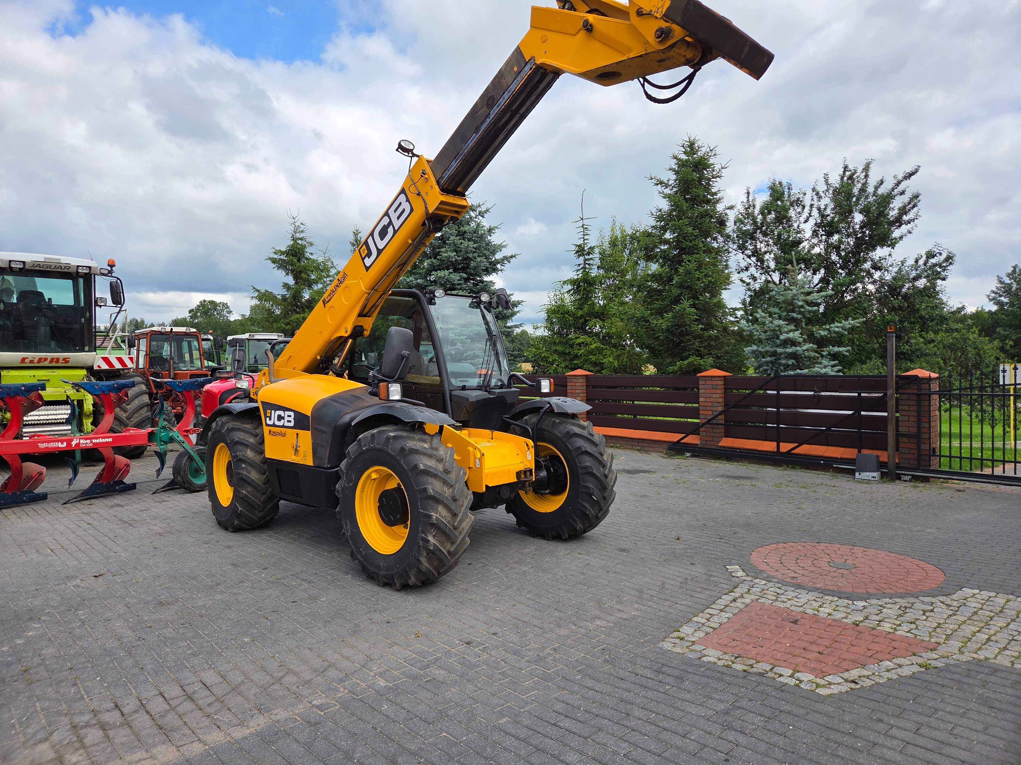Import jcb 541.70 .531.70 brutto 
 2012.kredyt .transport 4 nowe opony