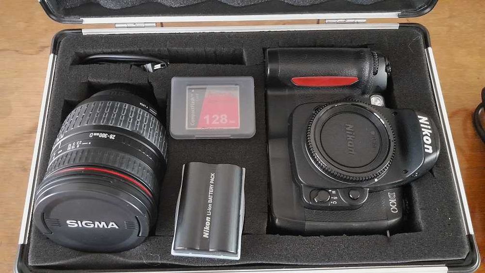 Nikon  D100  aparat fotograficzny lustrzanka