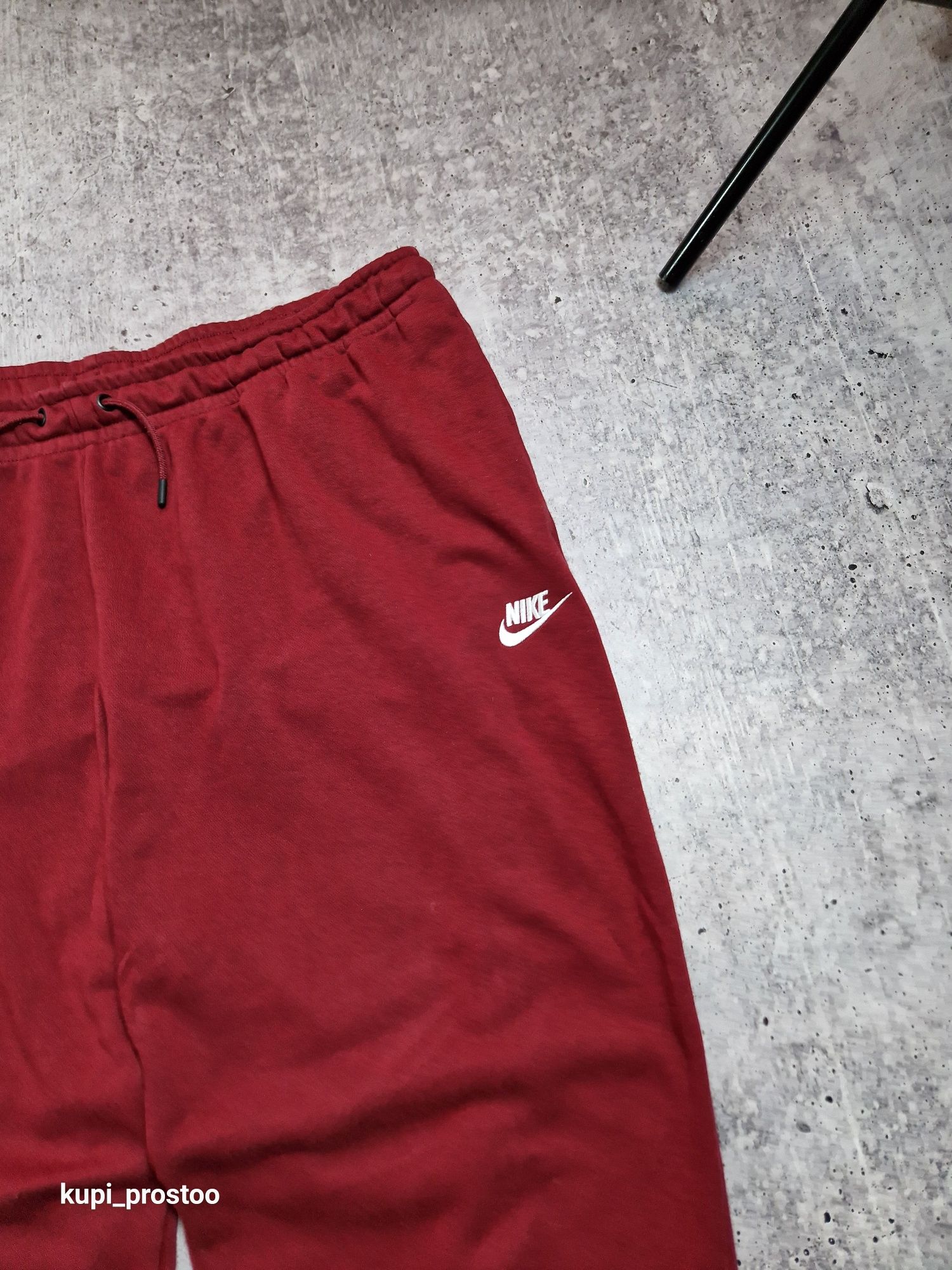 жіночі  спортивні штани Nike Essential