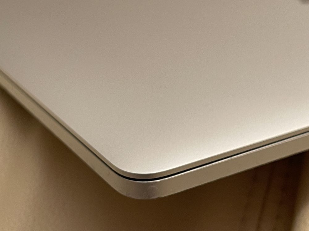 MacBook Pro 13 2018 ram 8gb. Ssd 256 gb. Model a1989.