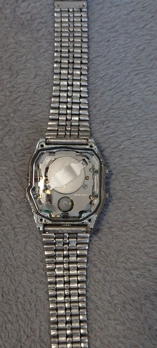 Zegarek  Casio na bransolecie