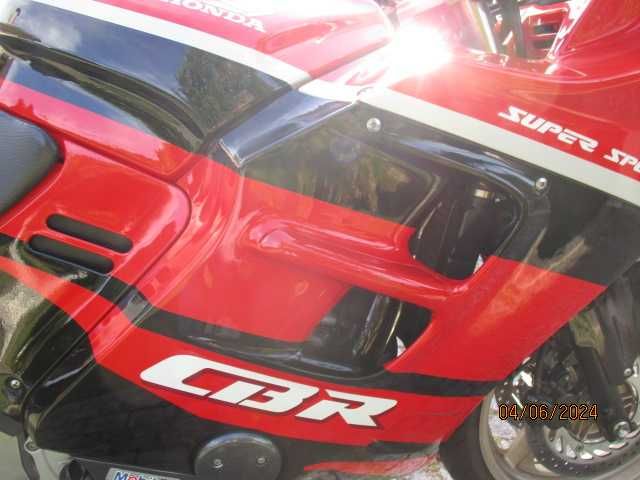 a venda .honda CBR 1000F potencia e conforto numa clássica desportiva