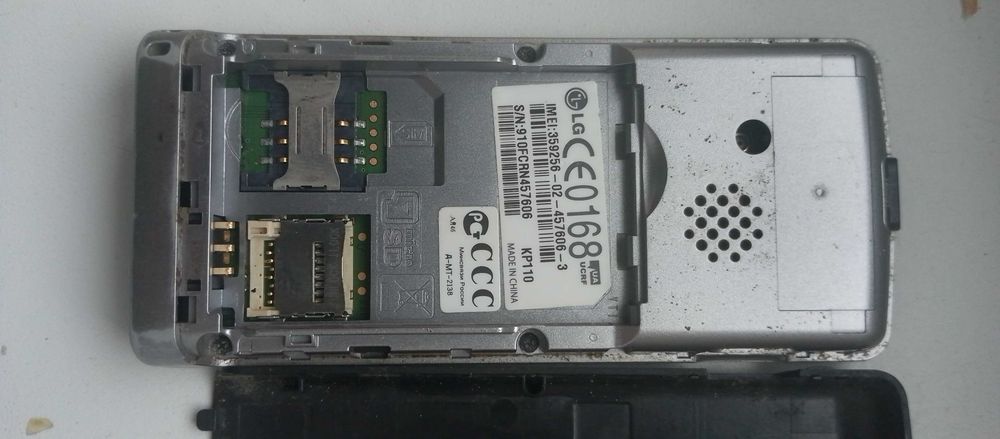 Телефон LG KP110 кнопочный