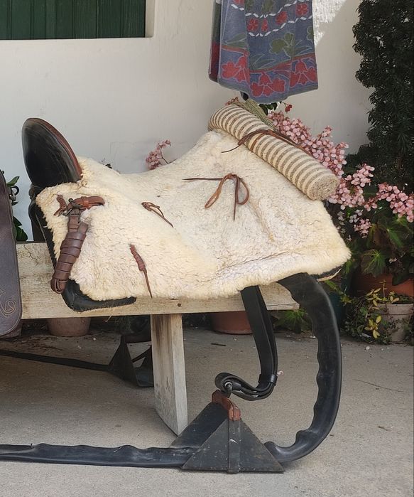 Vendo Montura Vaquera tradicional acento semi profundo.