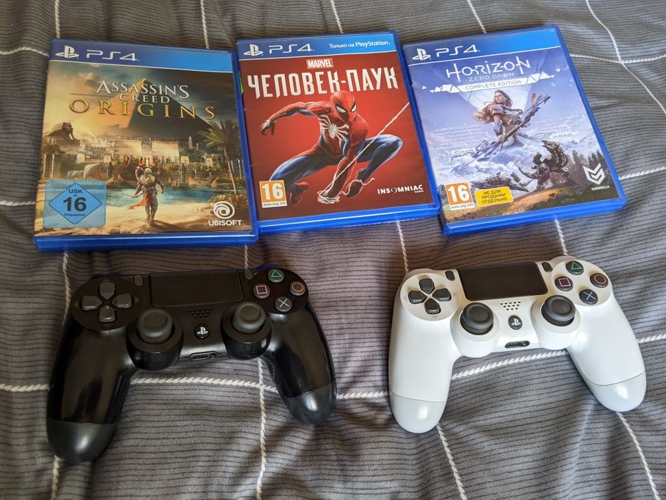 Ps-4 pro 1tb +2 геймпади +3 гри