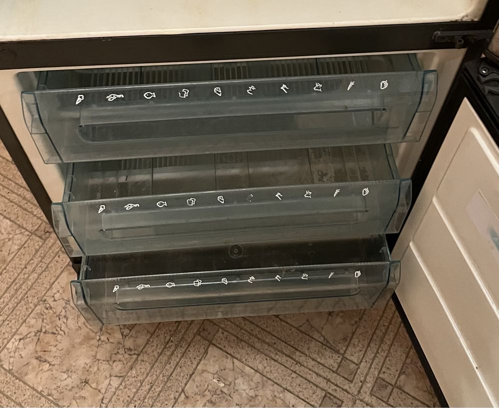 Запчастини для холодильника Electrolux ERB3400X