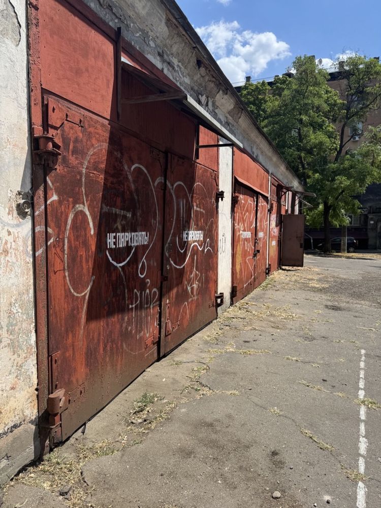 Продам гараж на 2 авто р-н казка магазин Україночка пр. Центральний 69