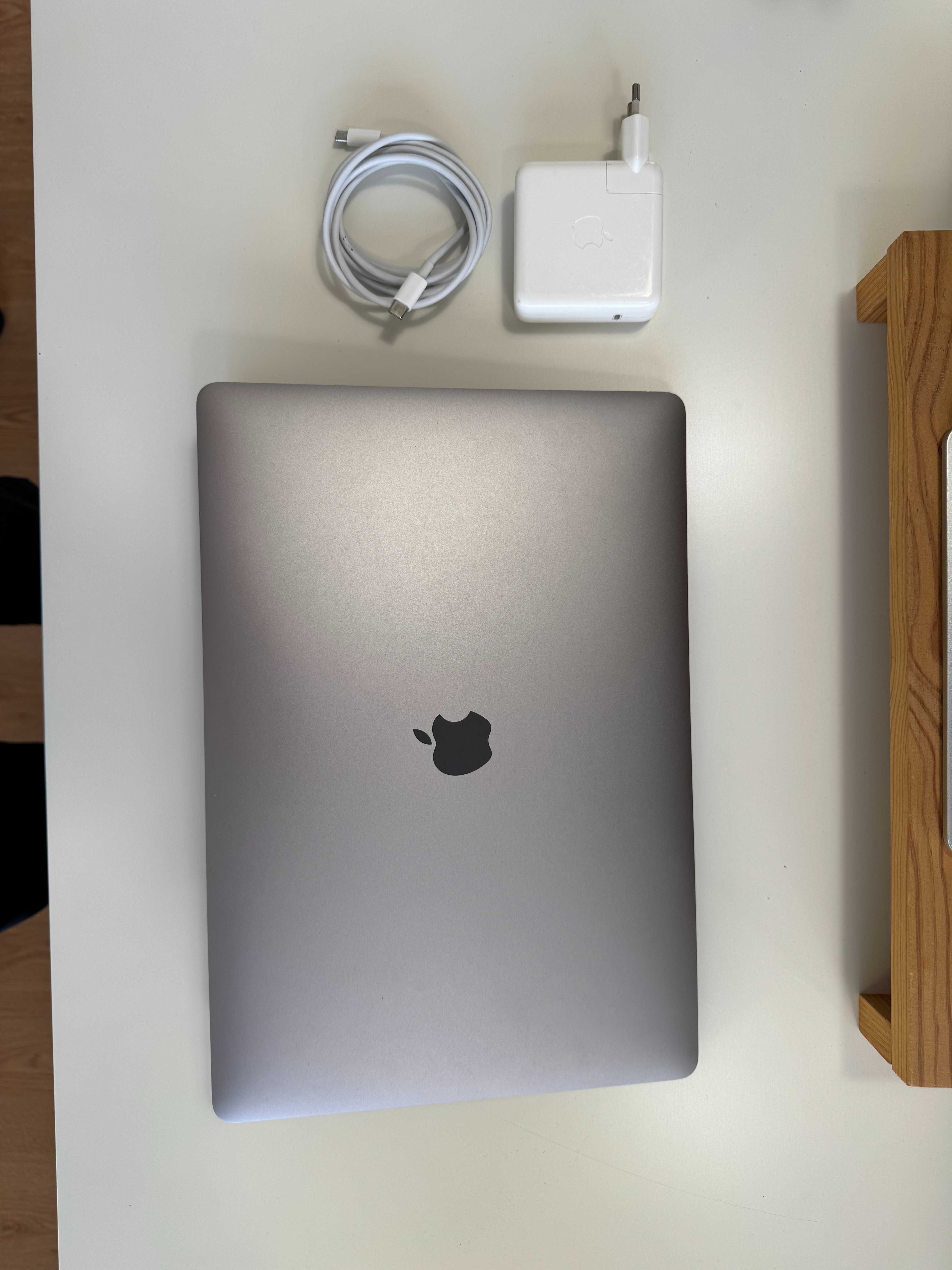 MacBook Pro 15” (2017) — Core i7 3.1 Touch Bar | 16GB RAM | 256GB