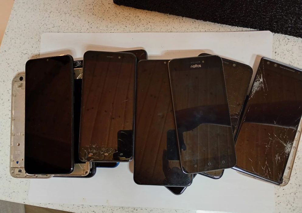 Lote 14 Telemóveis Samsung, Huawei, Motorola, Alcatatel, Huawei, etc