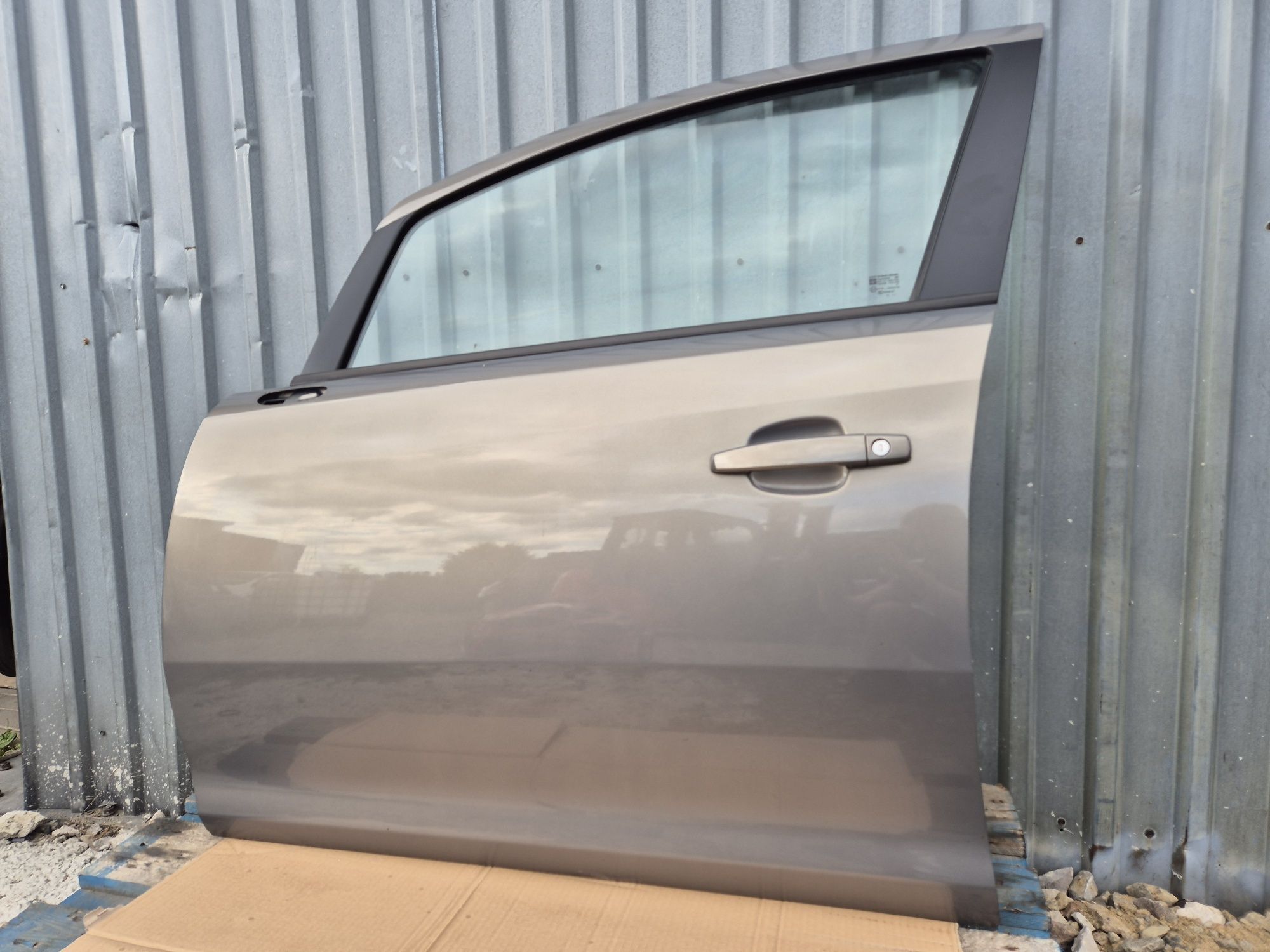 Drzwi lewe przednie Opel Corsa D  Z40W  Oryginał