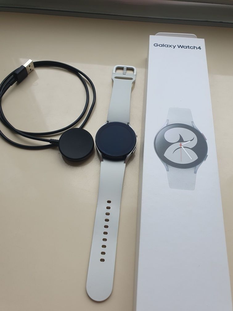 часы samsung galaxy watch 4