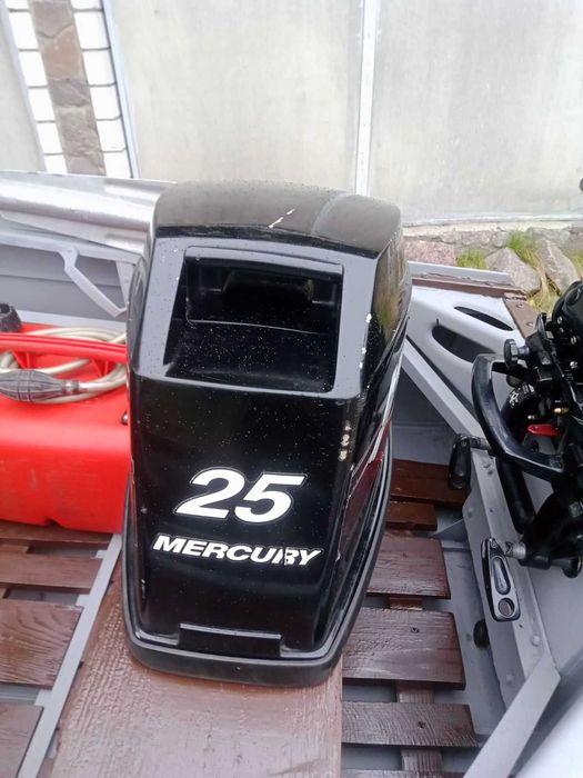 Продам моторний човен