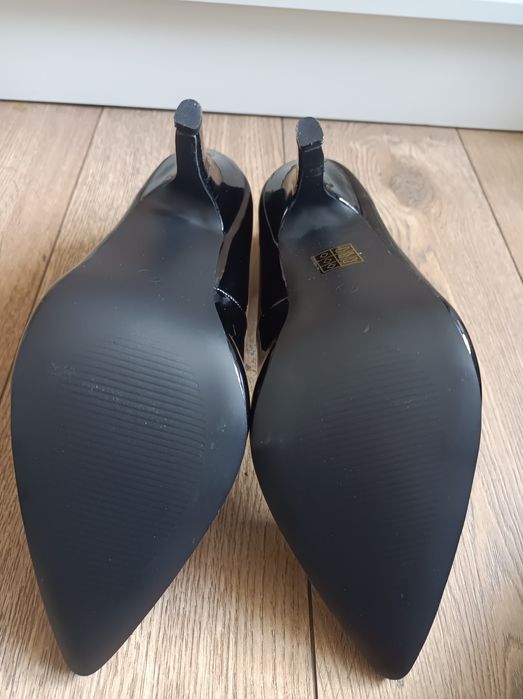 Czarne lakierowane szpilki rozmiar 45