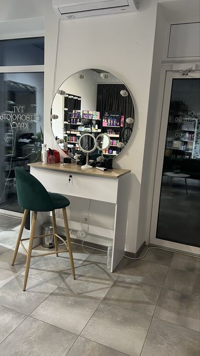 Продам меблі доя салону краси