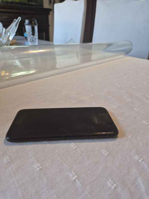 Iphone SE 2022 w pełni sprawny