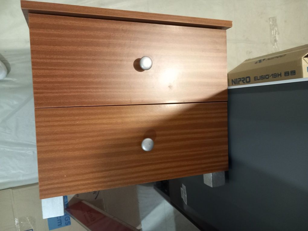 Vendo cama casal + mesas de cabeceira