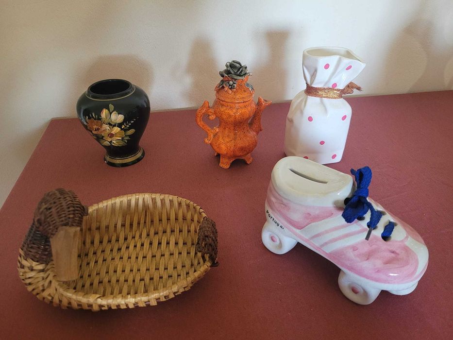 bonecos e figuras aleatórios cada um 2 euros