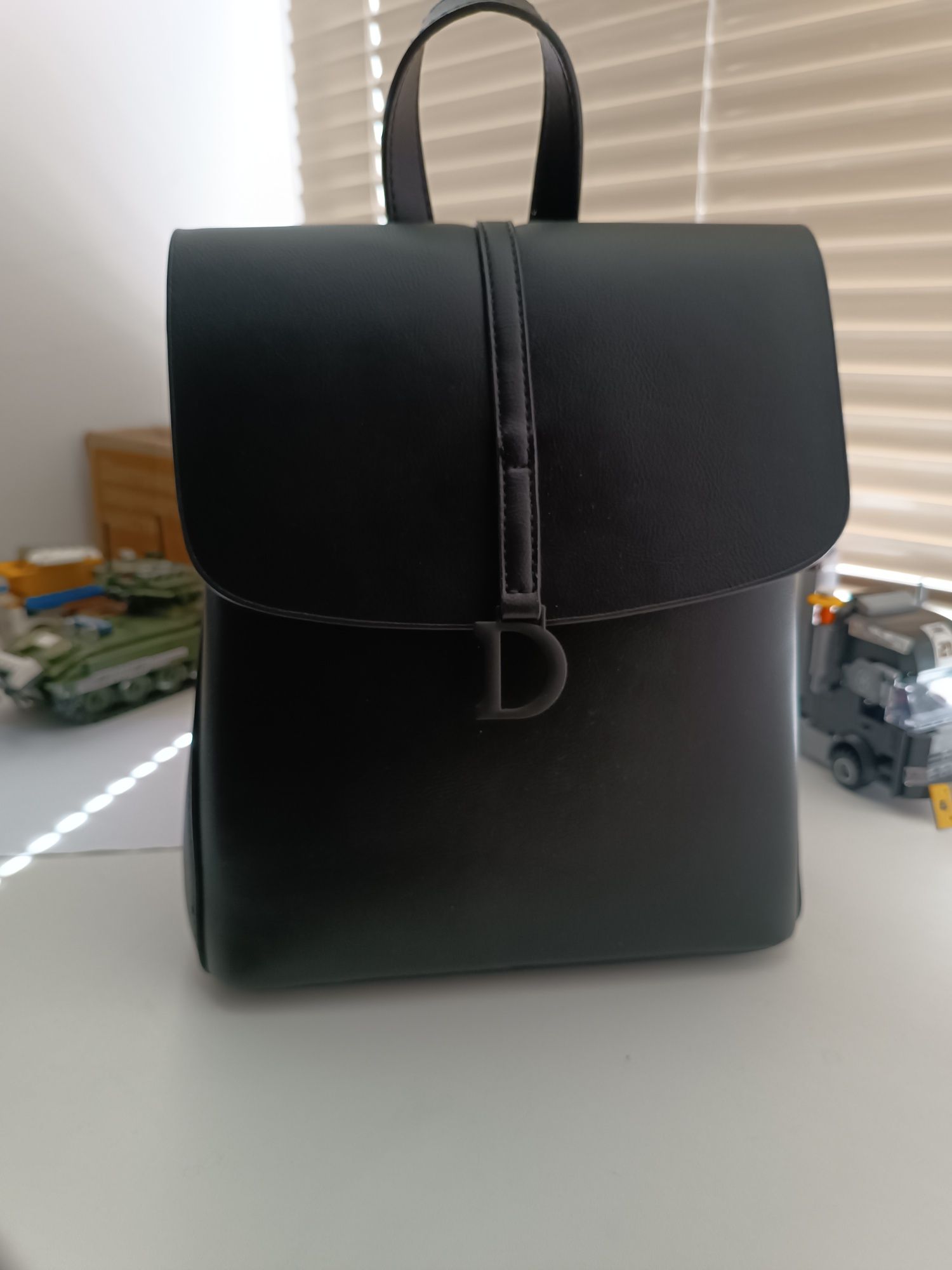 Женский рюкзак кожаный черный