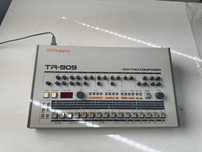 Roland     TR-909