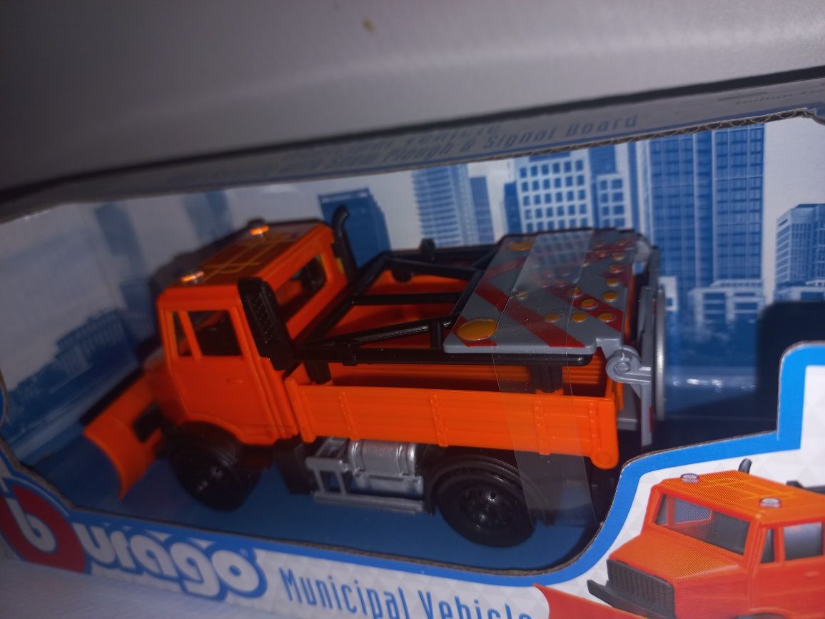 Bburago zabawka, pług śnieżny, skala 1:43