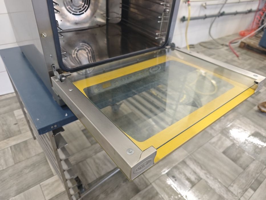 Пароконвектомат 4 рівні Unox XF135 Arianna