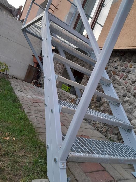 Schody metalowe zewnętrzne