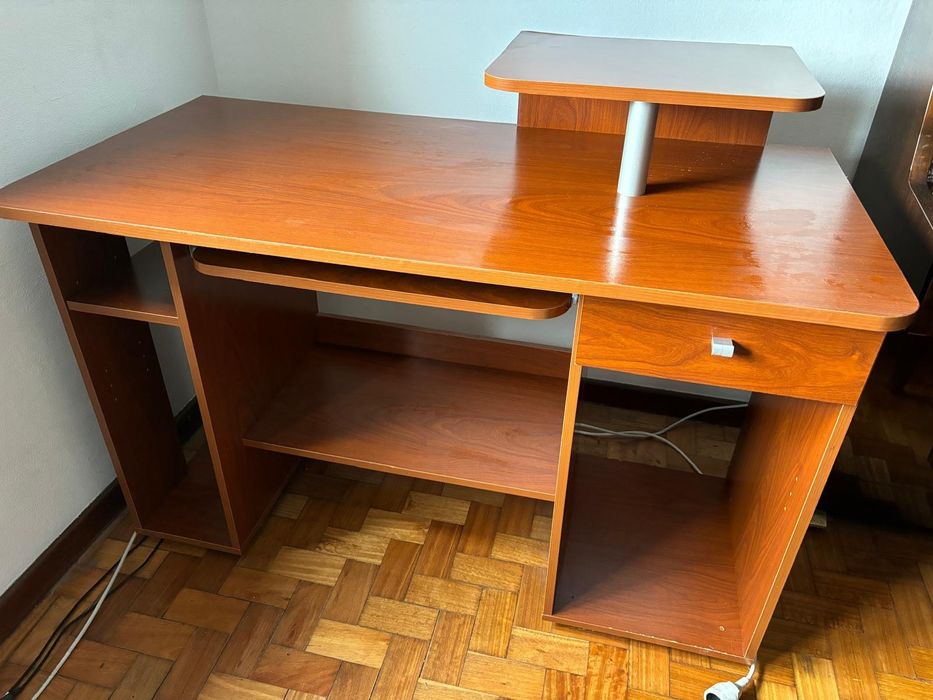 Secretária de computador