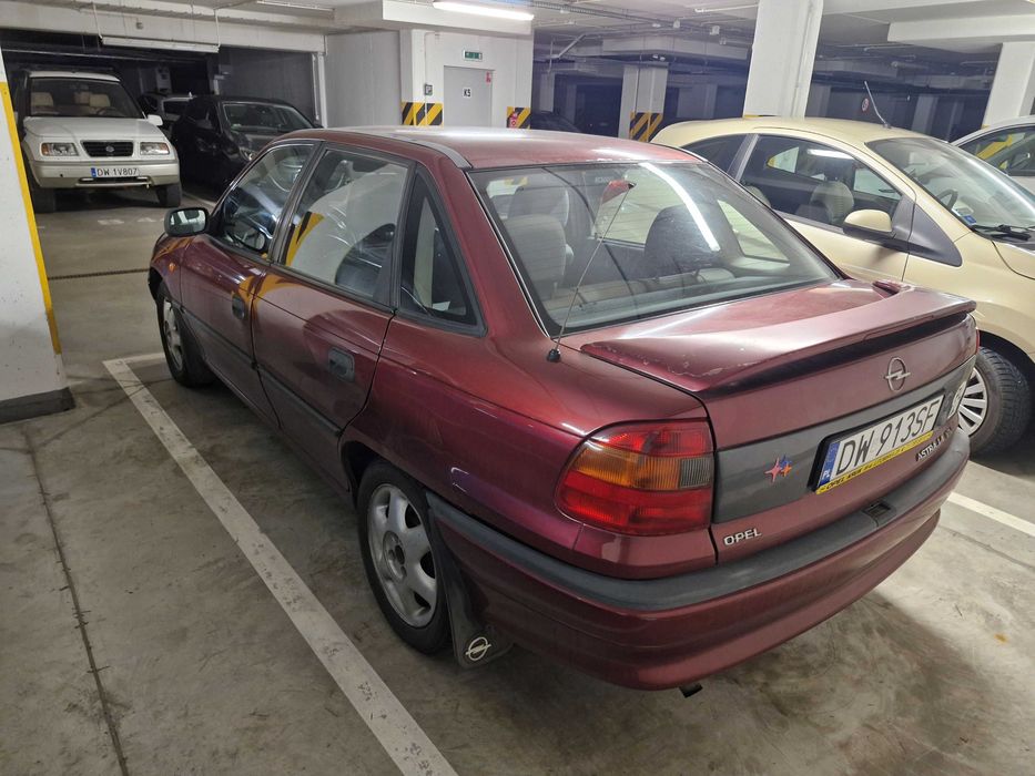 Opel Astra F sedan / 1,4 (16V) X14XE / 90KM  (66kW) / 1997 r.