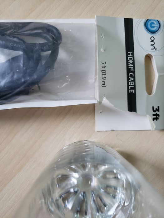 Зарядки,блок живлення,шнур HDMI,кабель,розетка до інтернету,кабель