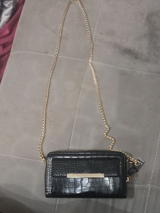 Torebka czarna złoty łańcuszek