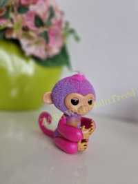 Fingerlings interaktywna mała małpka fioletowo-różowa