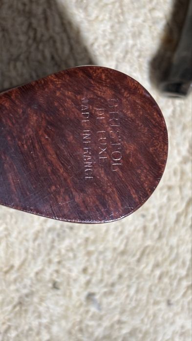 Lindos cachimbos com suporte em madeira