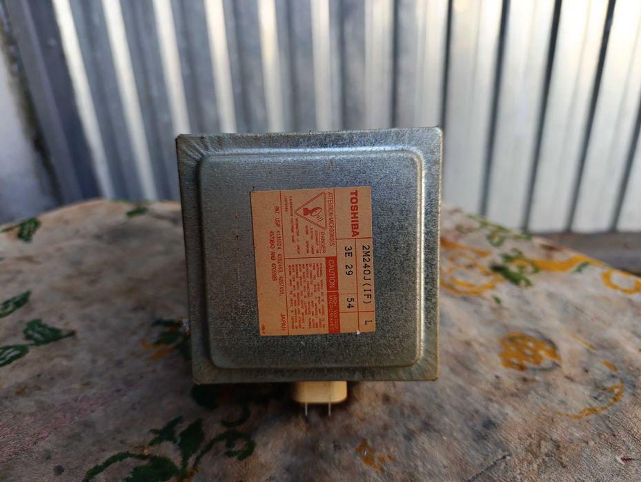 Магнетрон мікрохвильовки Toshiba 2M240J (IF) . Магнетрон микроволновки