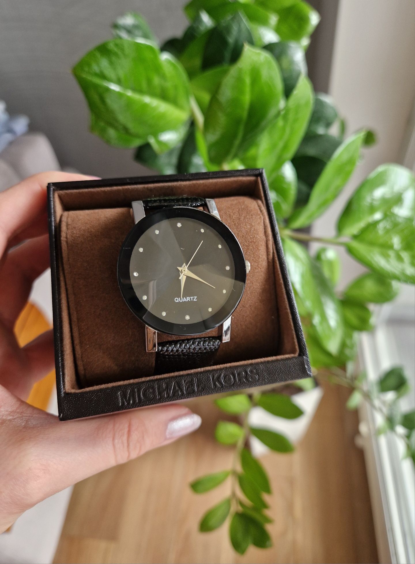 Zegarek z cyrkoniami Quartz