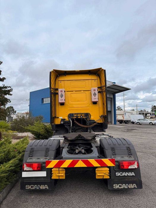 À venda: Scania TopLine R410 – 2015 Camião