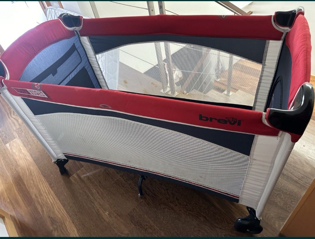 Cama de viagem da brevi