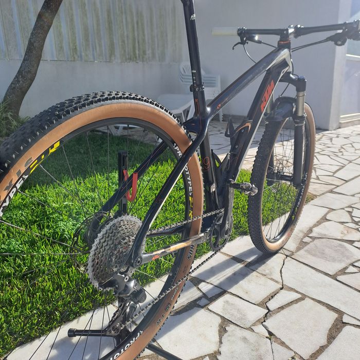 Bicicleta BTT Carbono