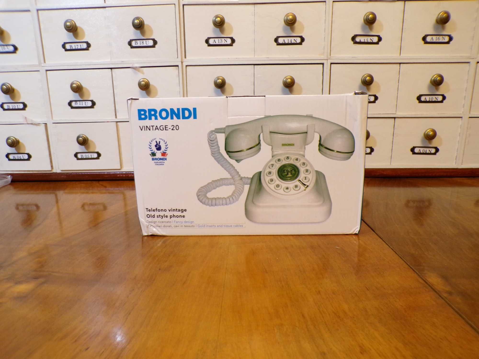 Telefon stacjonarny retro Brondi vintatage 20