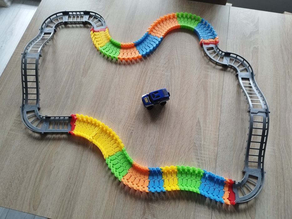 Tor samochodowy  + autko do zabawy