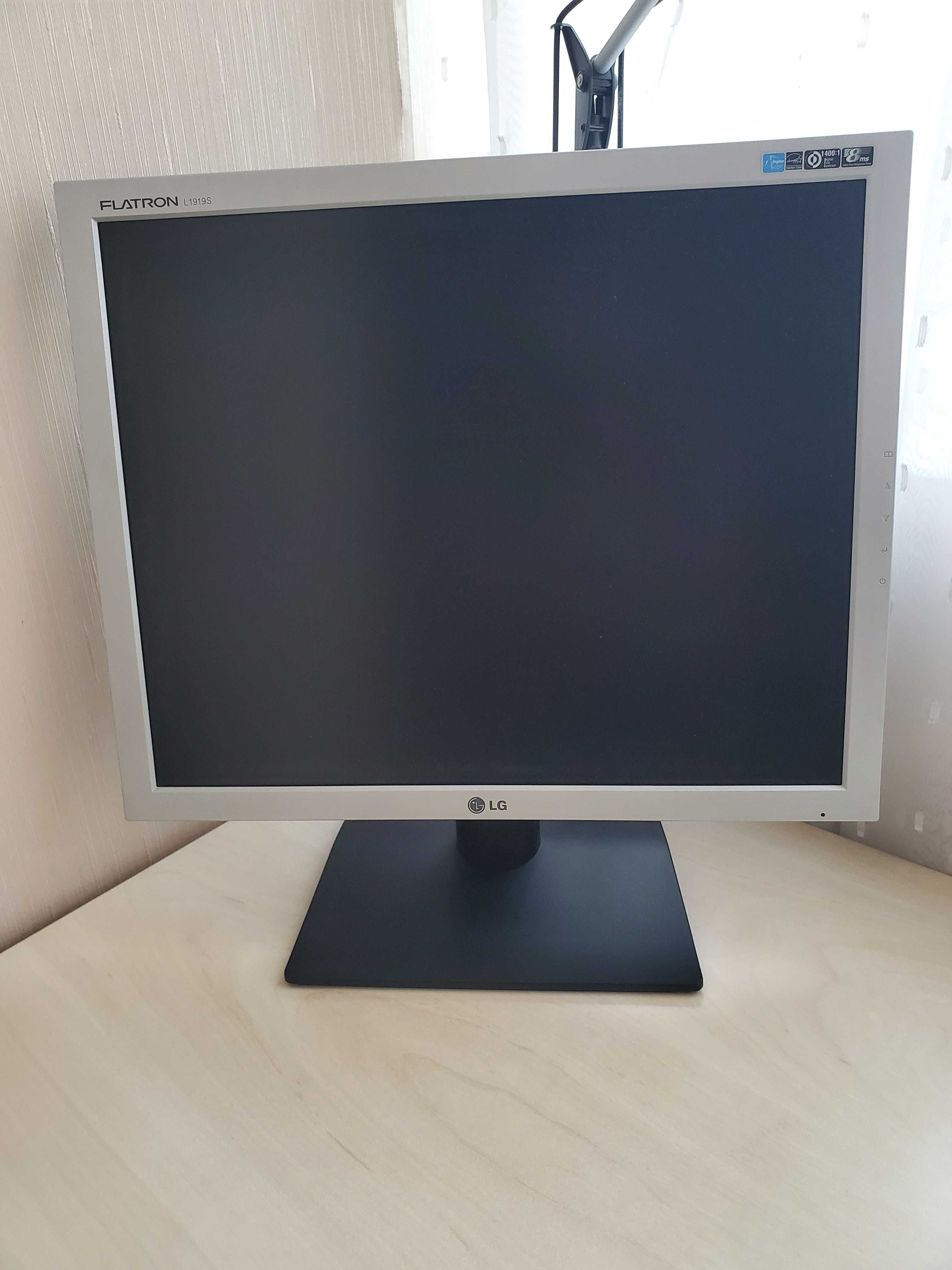 Монітор LG 19" Flatron  з клавіатурою/ мишкою