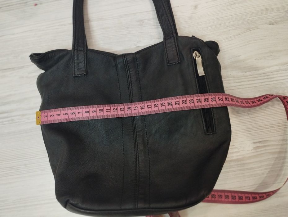 Чорна шкіряна сумочка в ідеальному стані сумка шкіра кожаная сумочка